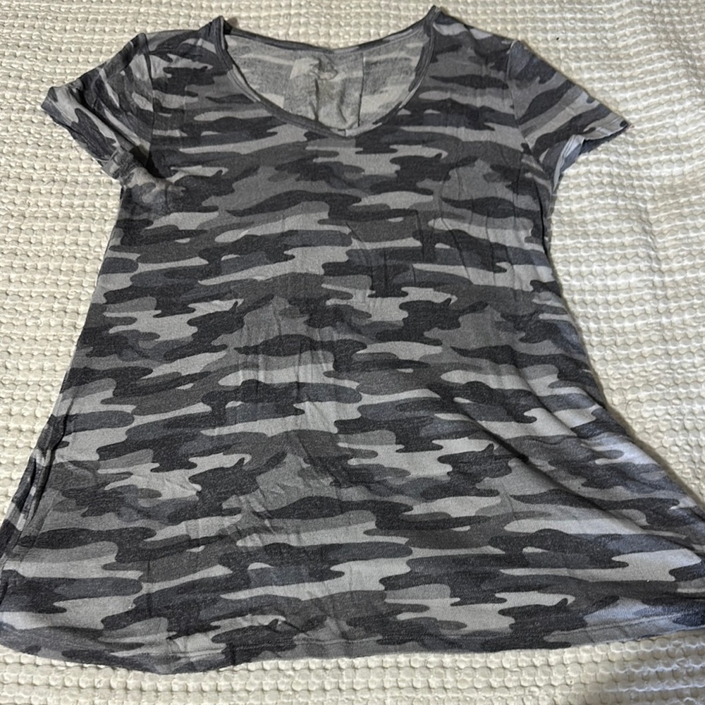 Women's Black & Gray Camouflage V-Neck Short Sleeve Tee